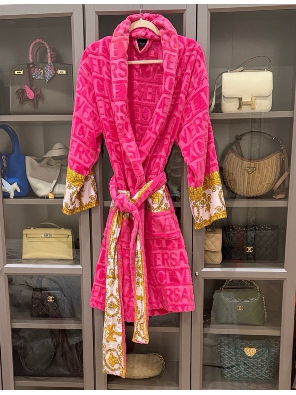 Versace Hot Pink Plush Logo Robe with Gold Baroque Accents - Picture 3 of 12